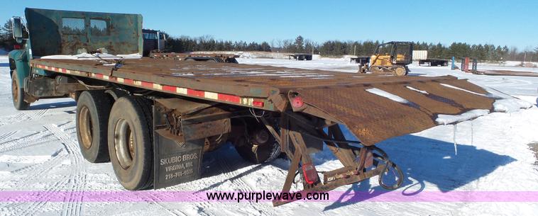 image for item K4508 1987 Ford FT900 rollback truck