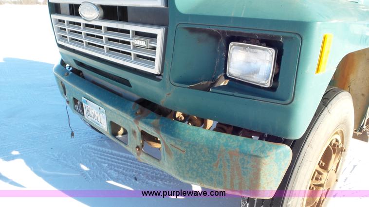 image for item K4508 1987 Ford FT900 rollback truck