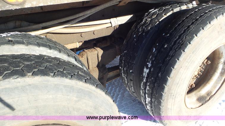 image for item K4508 1987 Ford FT900 rollback truck