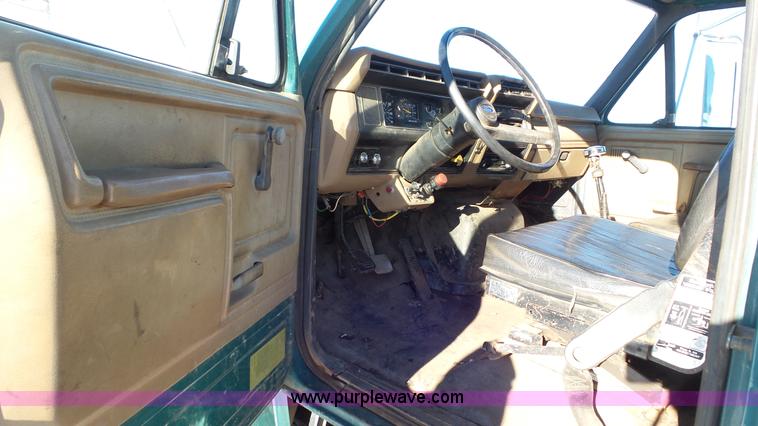 image for item K4508 1987 Ford FT900 rollback truck