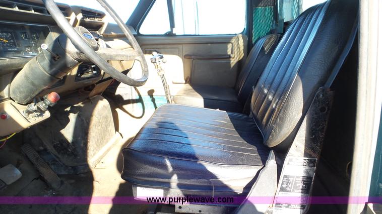 image for item K4508 1987 Ford FT900 rollback truck