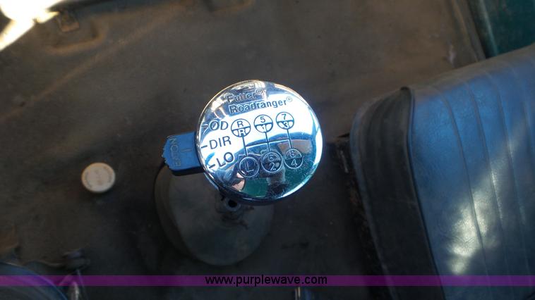 image for item K4508 1987 Ford FT900 rollback truck