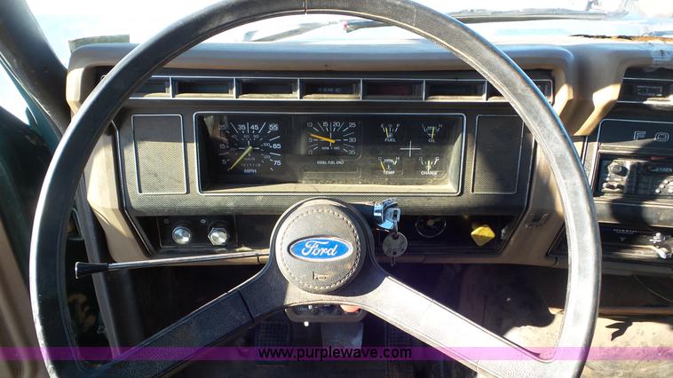 image for item K4508 1987 Ford FT900 rollback truck