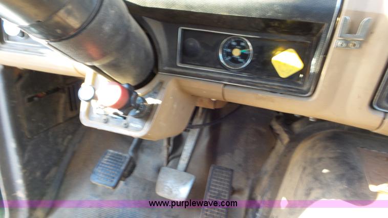 image for item K4508 1987 Ford FT900 rollback truck