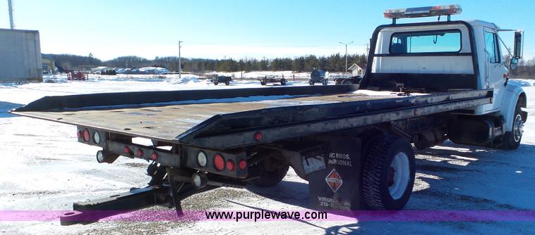 image for item K4509 2001 International 4700 rollback truck