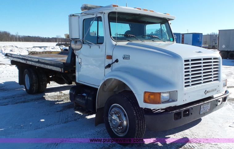 image for item K4509 2001 International 4700 rollback truck
