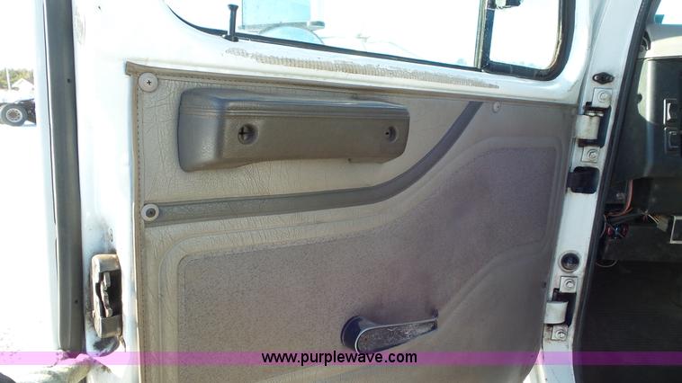 image for item K4509 2001 International 4700 rollback truck