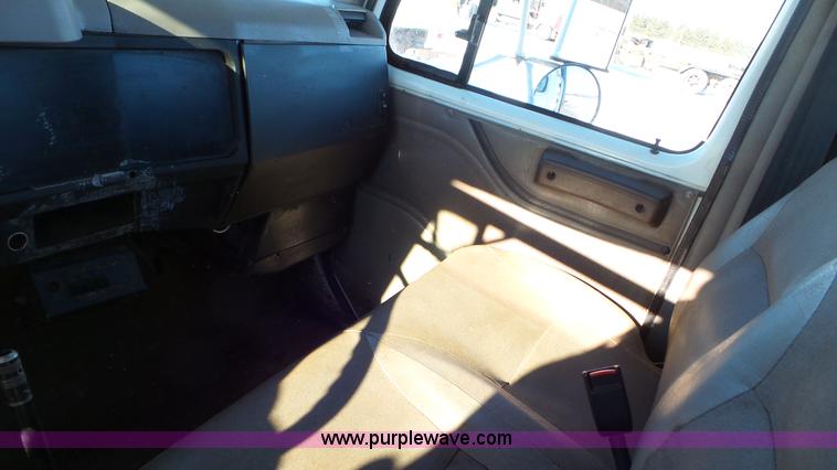 image for item K4509 2001 International 4700 rollback truck