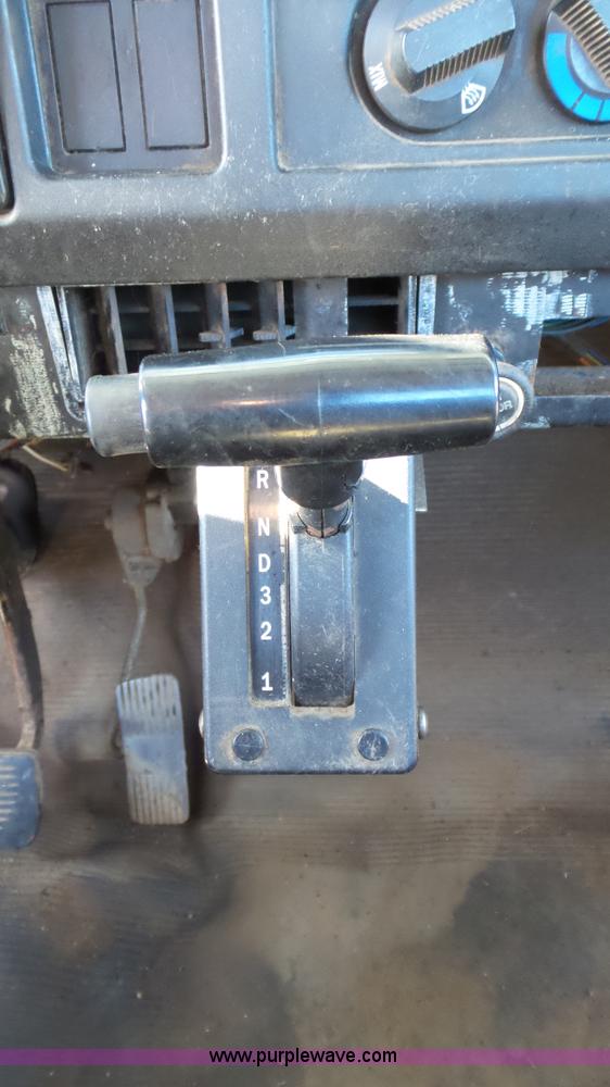 image for item K4509 2001 International 4700 rollback truck