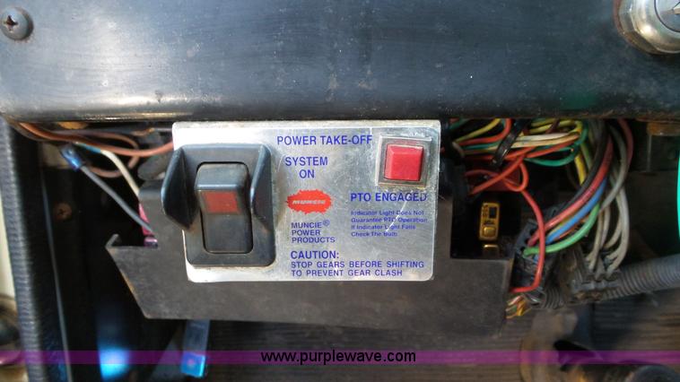 image for item K4509 2001 International 4700 rollback truck