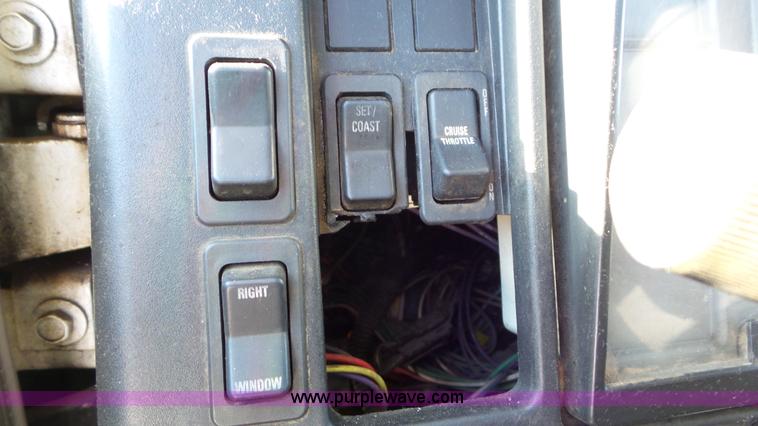 image for item K4509 2001 International 4700 rollback truck