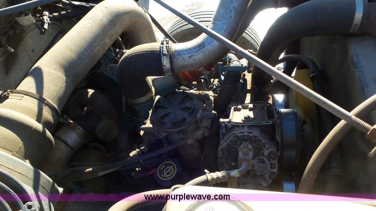 image for item K4509 2001 International 4700 rollback truck