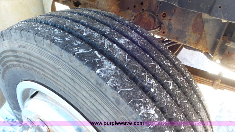 image for item K4509 2001 International 4700 rollback truck