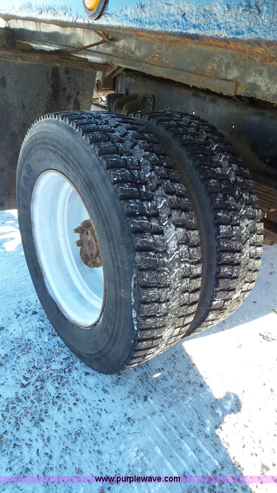 image for item K4509 2001 International 4700 rollback truck