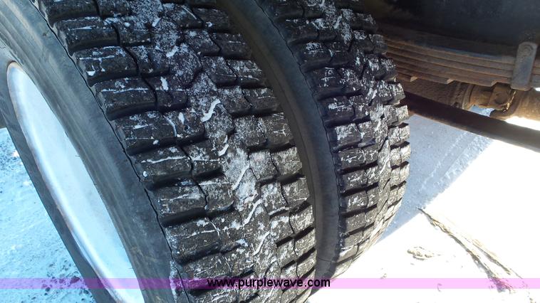 image for item K4509 2001 International 4700 rollback truck