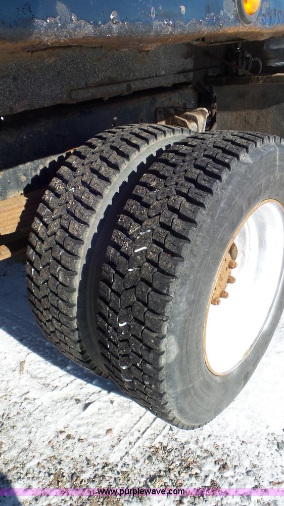 image for item K4509 2001 International 4700 rollback truck