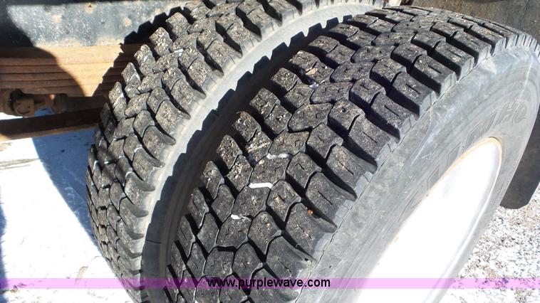 image for item K4509 2001 International 4700 rollback truck