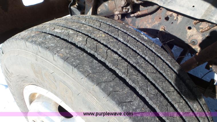 image for item K4509 2001 International 4700 rollback truck