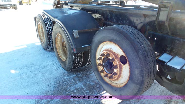 image for item K4510 2001 Sterling L9500 hook lift truck