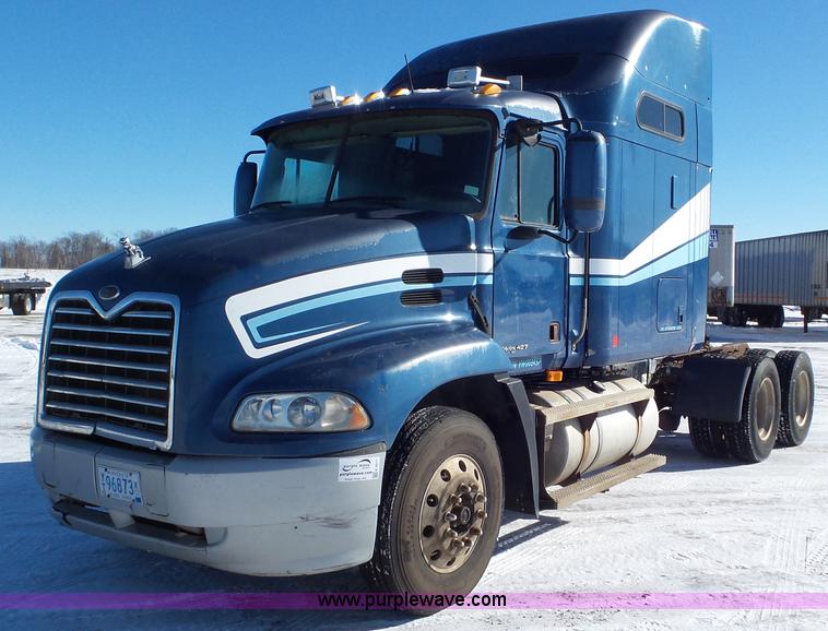 image for item K4511 2000 Mack CX613 semi truck