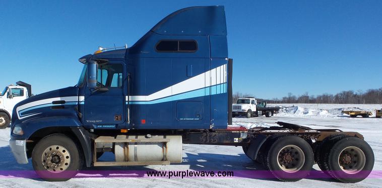 image for item K4511 2000 Mack CX613 semi truck