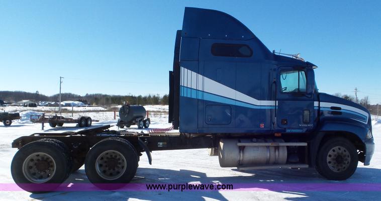 image for item K4511 2000 Mack CX613 semi truck