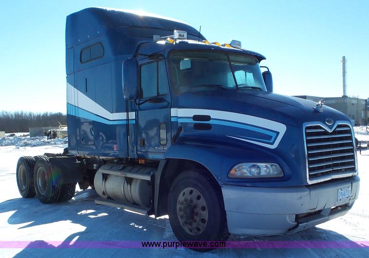 image for item K4511 2000 Mack CX613 semi truck