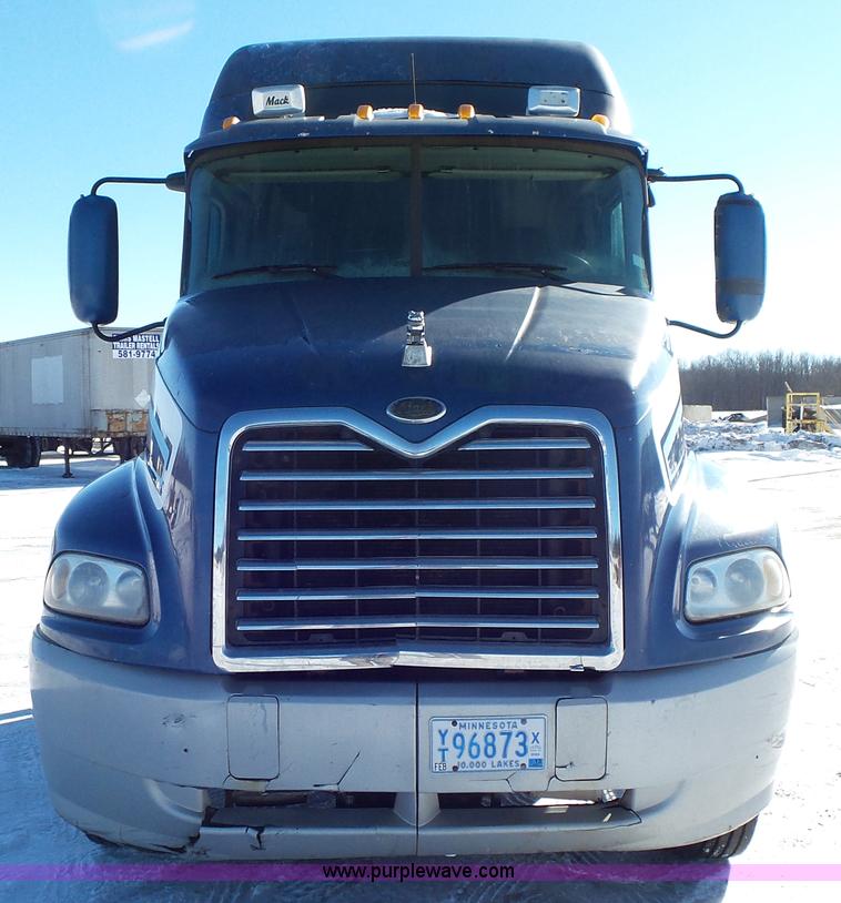 image for item K4511 2000 Mack CX613 semi truck