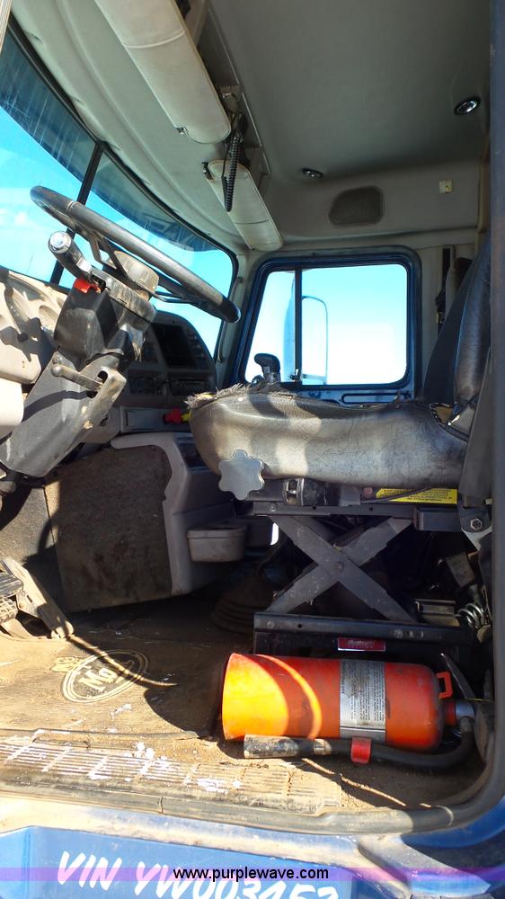 image for item K4511 2000 Mack CX613 semi truck