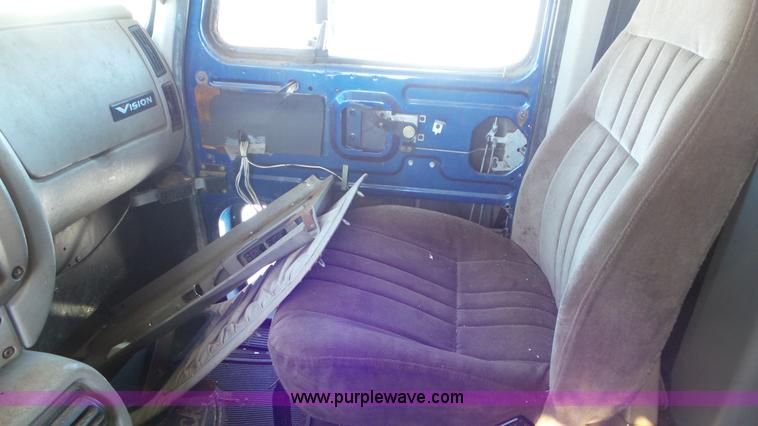 image for item K4511 2000 Mack CX613 semi truck