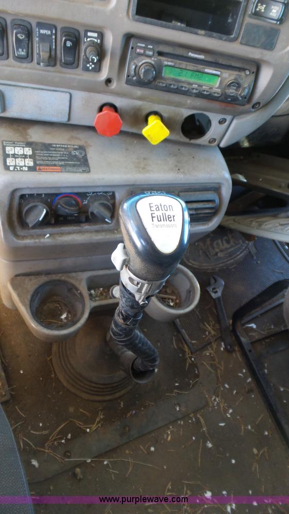 image for item K4511 2000 Mack CX613 semi truck