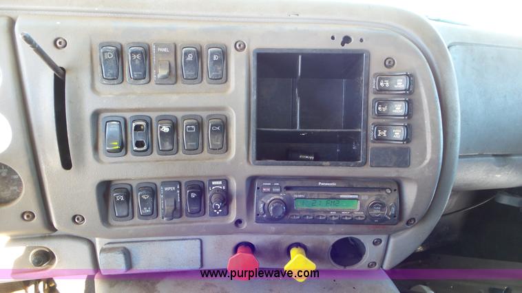 image for item K4511 2000 Mack CX613 semi truck