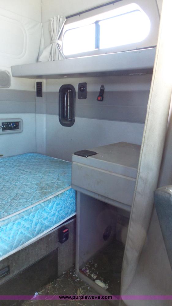 image for item K4511 2000 Mack CX613 semi truck