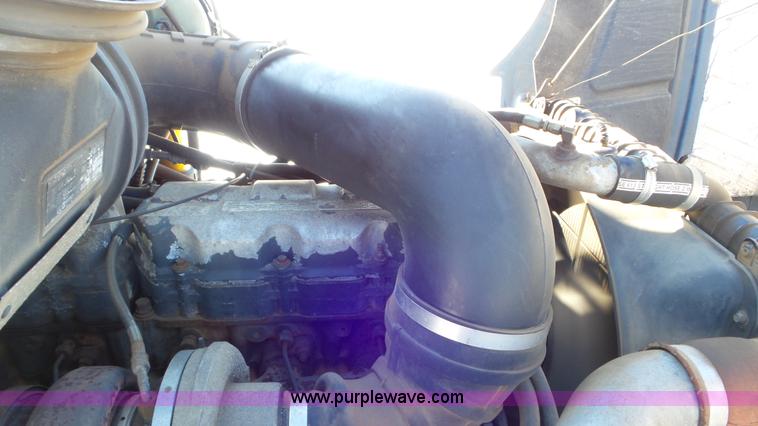 image for item K4511 2000 Mack CX613 semi truck