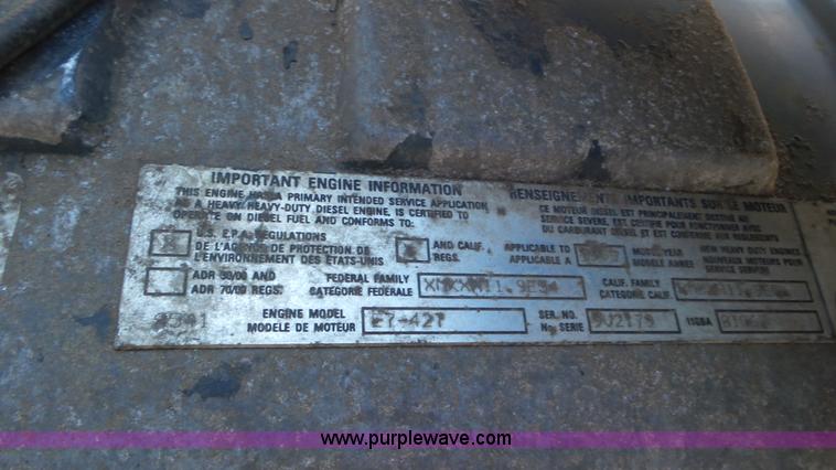 image for item K4511 2000 Mack CX613 semi truck