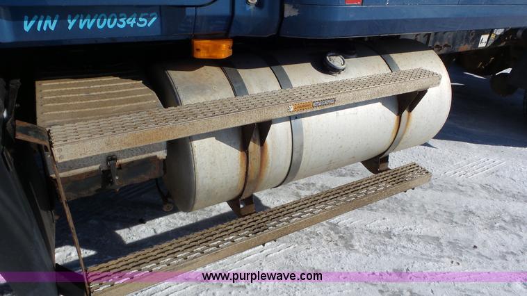 image for item K4511 2000 Mack CX613 semi truck