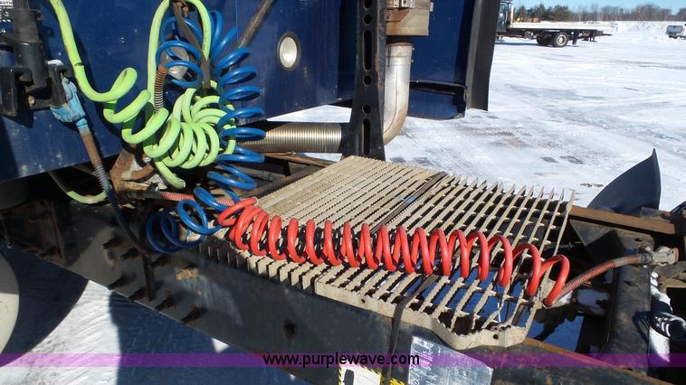 image for item K4511 2000 Mack CX613 semi truck