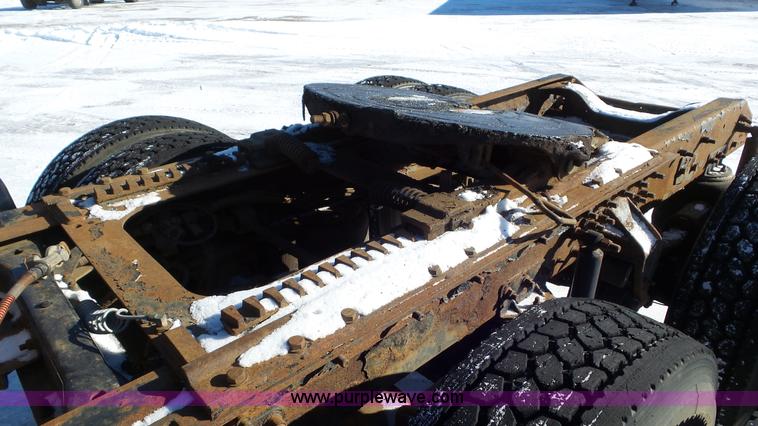 image for item K4511 2000 Mack CX613 semi truck