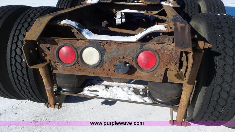 image for item K4511 2000 Mack CX613 semi truck