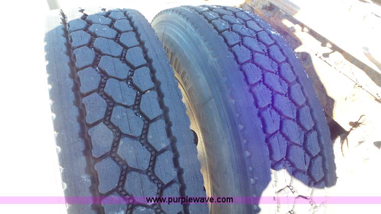 image for item K4511 2000 Mack CX613 semi truck