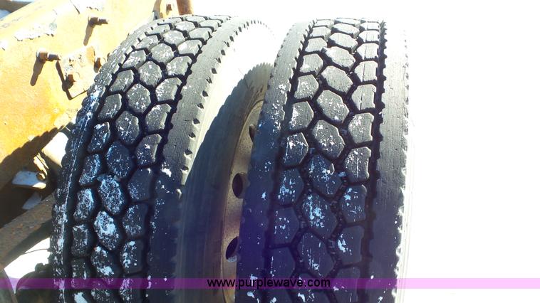 image for item K4511 2000 Mack CX613 semi truck