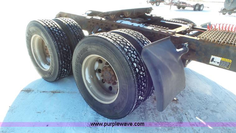 image for item K4511 2000 Mack CX613 semi truck