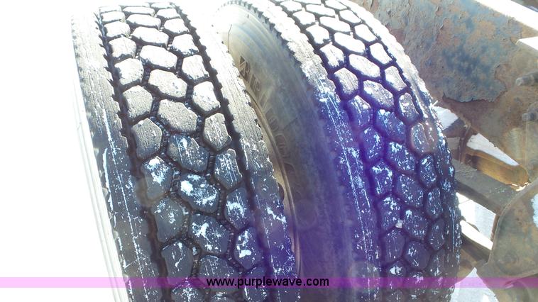 image for item K4511 2000 Mack CX613 semi truck