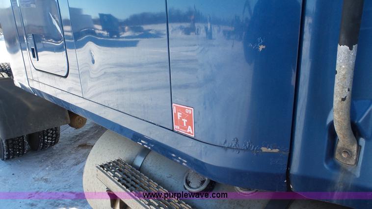 image for item K4511 2000 Mack CX613 semi truck