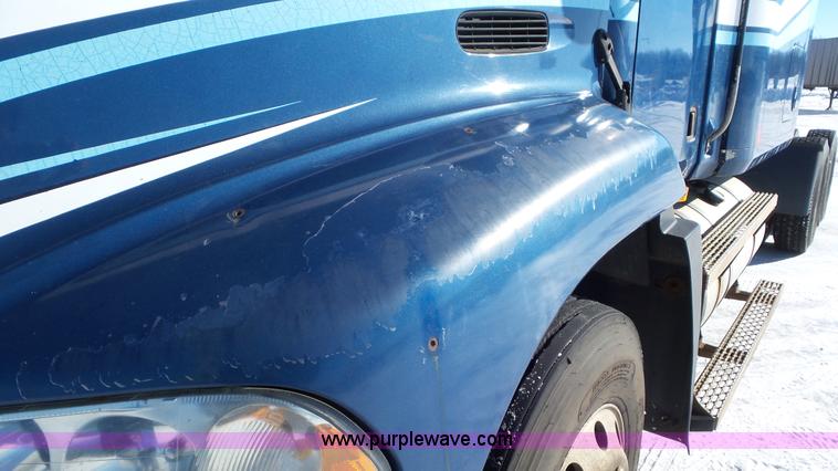 image for item K4511 2000 Mack CX613 semi truck