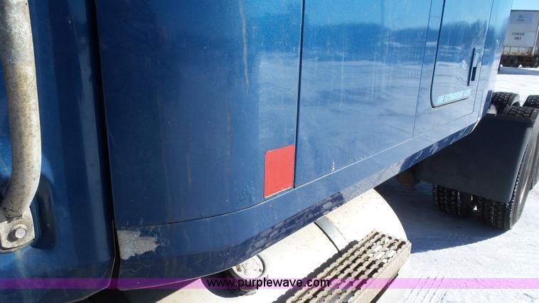 image for item K4511 2000 Mack CX613 semi truck