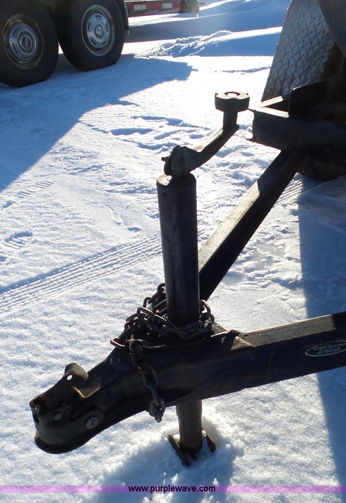 image for item K4512 2000 L&S Services TA500TK fuel trailer