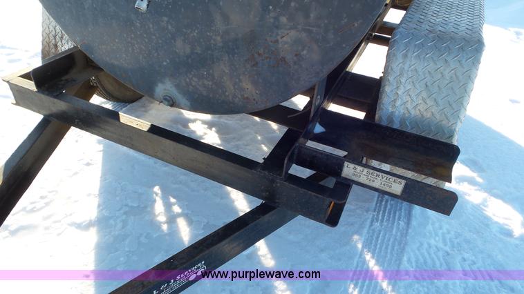 image for item K4512 2000 L&S Services TA500TK fuel trailer