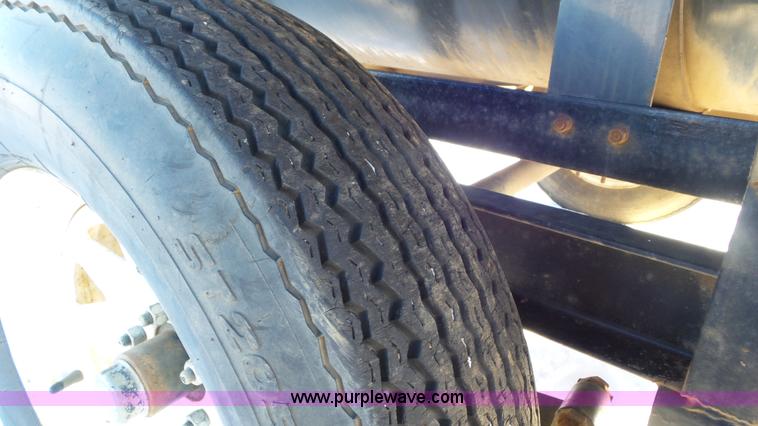 image for item K4512 2000 L&S Services TA500TK fuel trailer