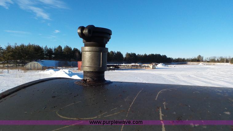 image for item K4512 2000 L&S Services TA500TK fuel trailer